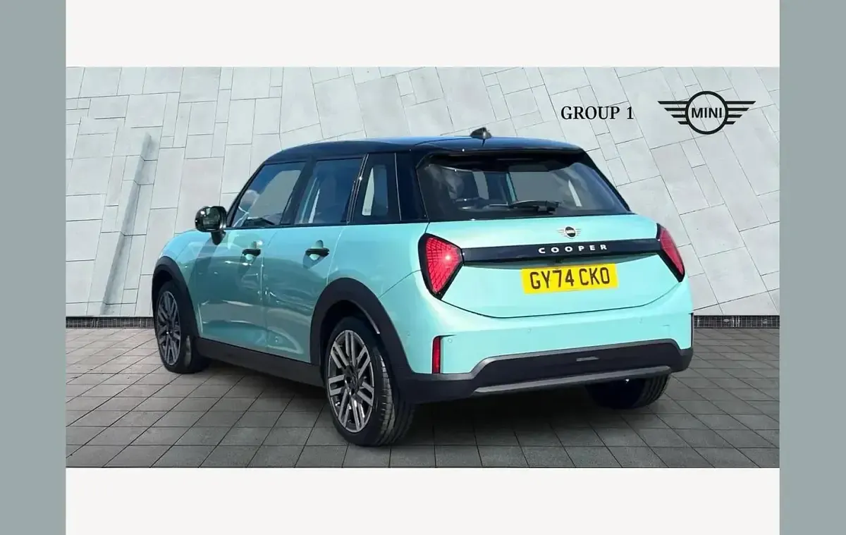 Used Mini Cooper Hatch 156 HP (114 kW) 2024 Green Hatchback