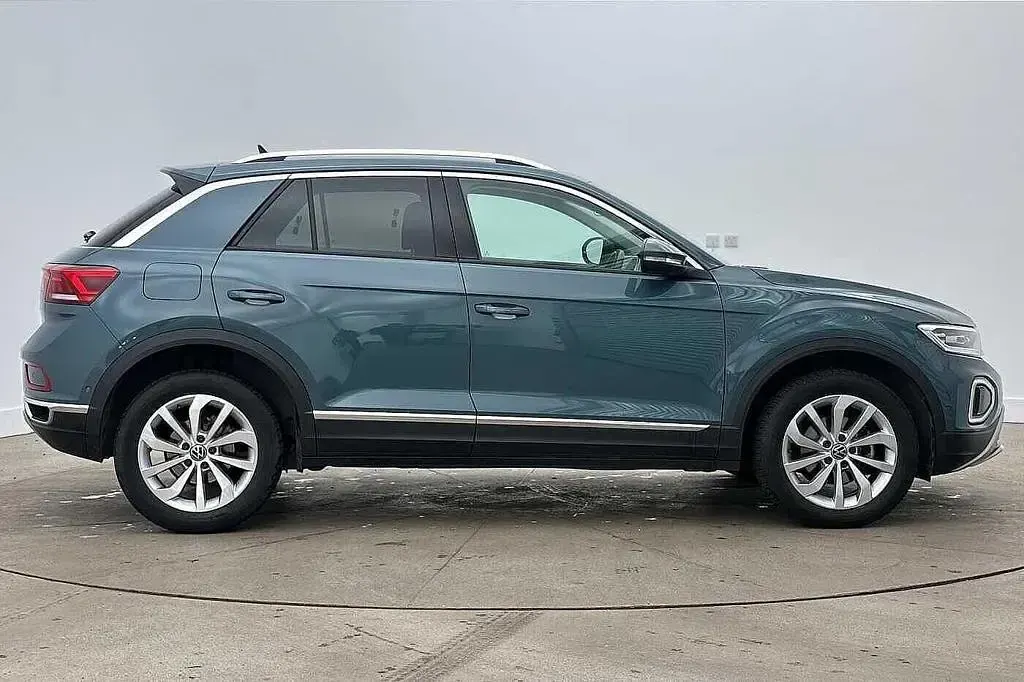 Used VW T-Roc Style 150 HP (110 kW) 2025 Blue SUV
