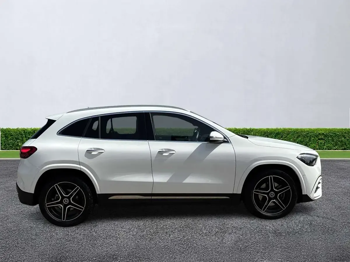 Used Mercedes GLA200 Executive 163 HP (119 kW) 2026 White SUV