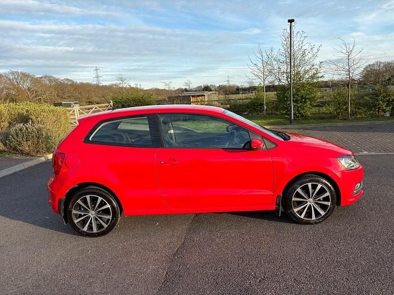 Used VW Polo SE 90 HP (66 kW) 2015 Red Hatchback
