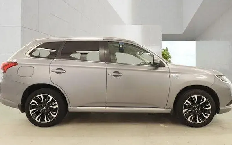 Used Mitsubishi Outlander P-HEV 203 HP (149 kW) 2018 Estate