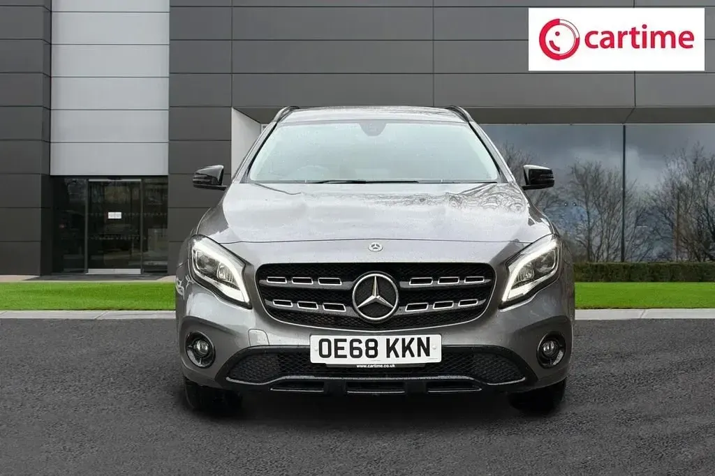 Usado Mercedes GLA180 Urban 122 HP (89 kW) 2019 Cinzento SUV