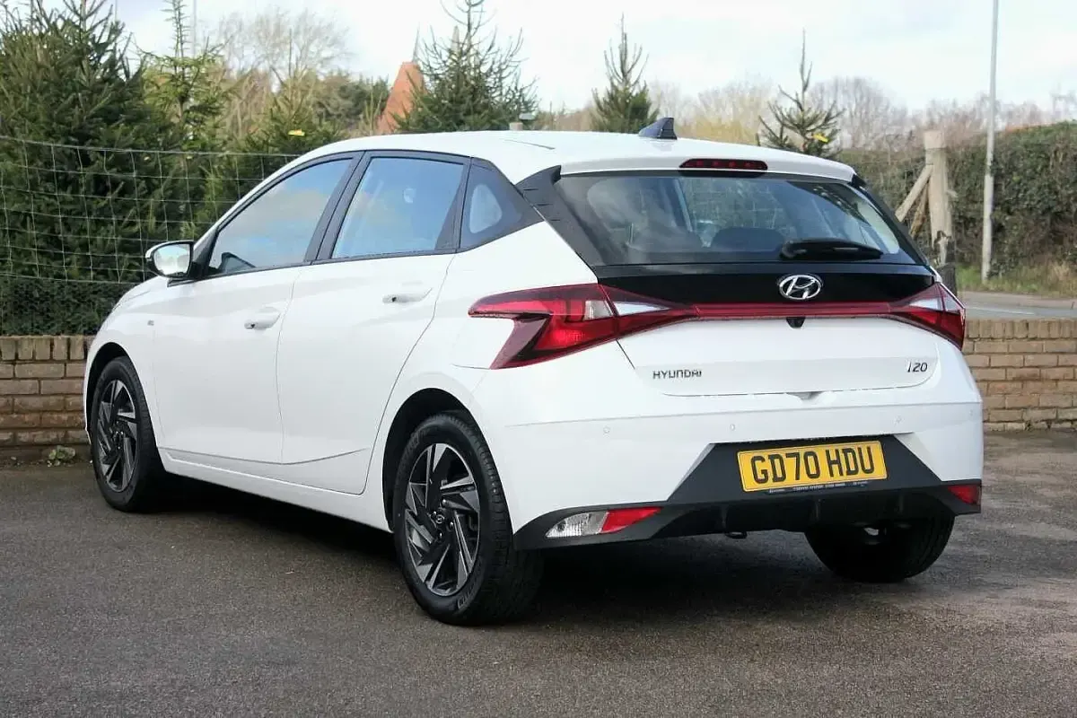 Używany Hyundai i20 SE 100 KM (73 kW) 2021 Biały Hatchback