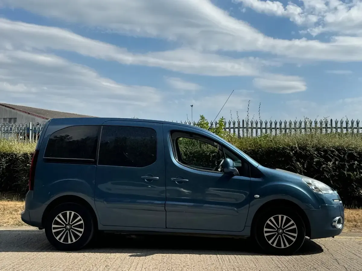 Used Peugeot TePee S 2015 Blue MPV