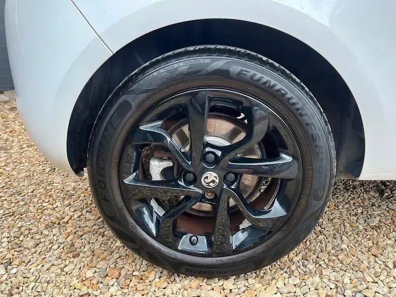Used Vauxhall Corsa SRi 2015 White Hatchback