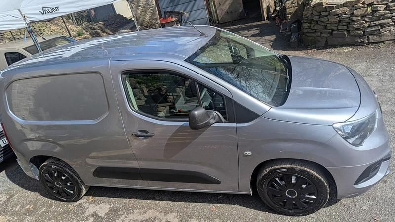 Second-hand Vauxhall Combo Sportive 100 CP (73 kW) 2020 Gri Monovolum