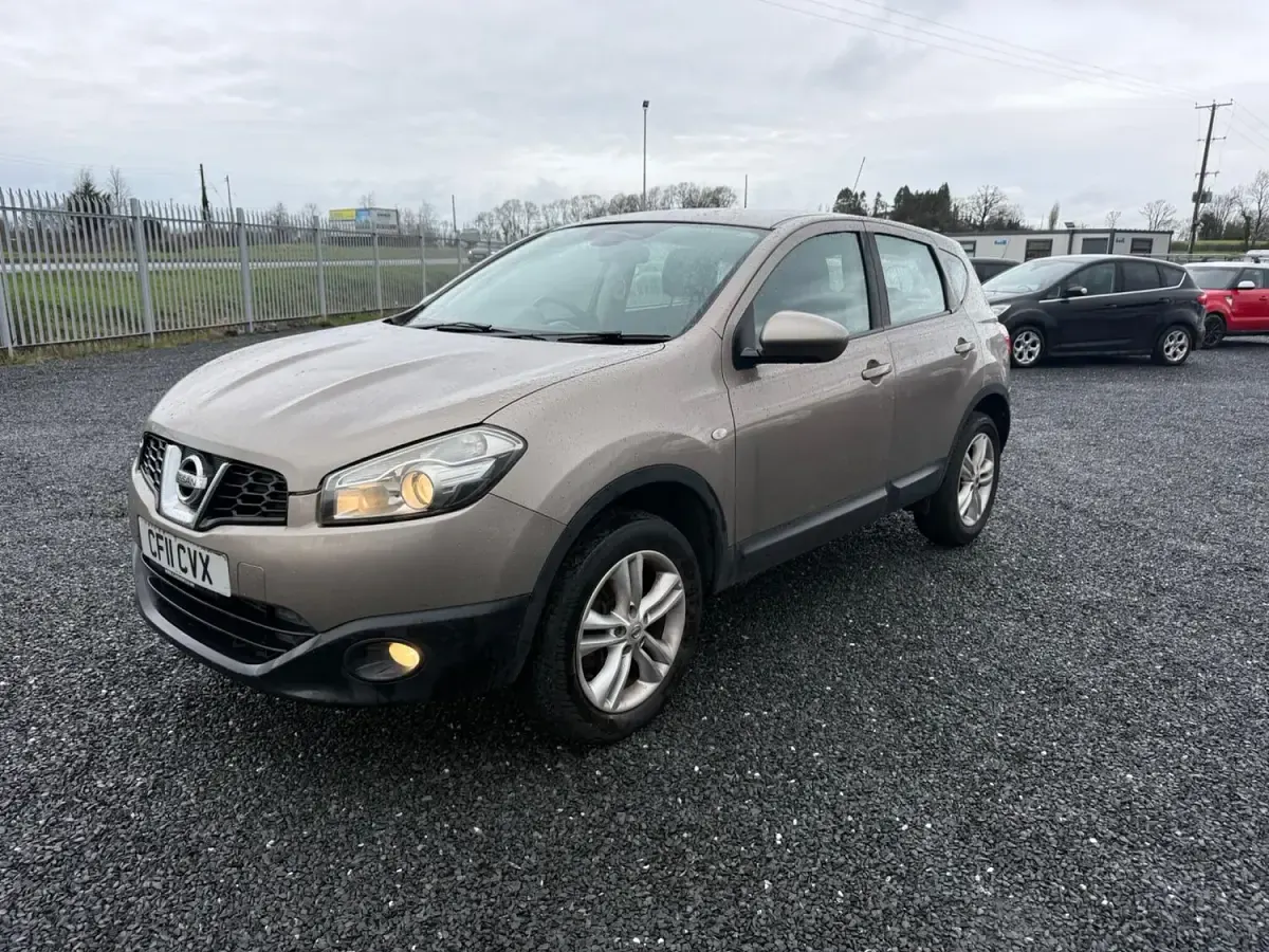 Używany Nissan Qashqai Acenta 110 KM (80 kW) 2011 Beżowy SUV
