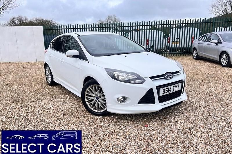 Used Ford Focus Zetec 125 HP (91 kW) 2014 White Hatchback