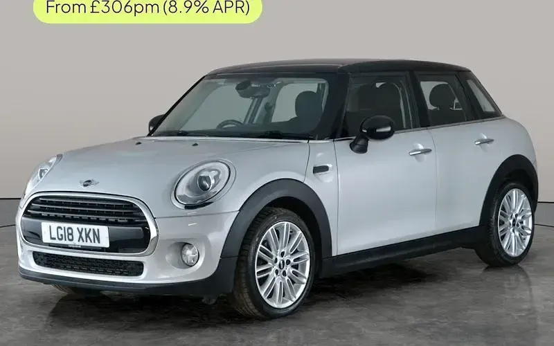 Begagnad Mini Cooper Hatch 136 HK (100 kW) 2017 Halvkombi