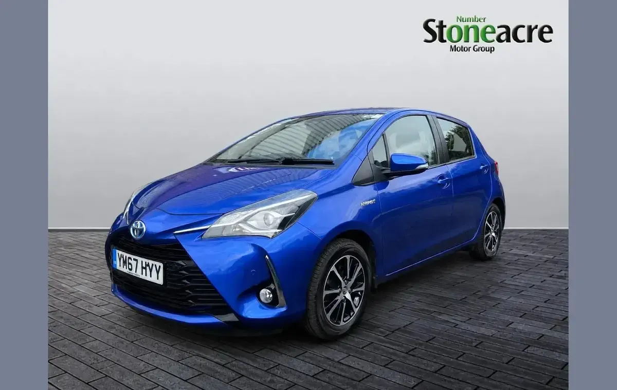 Used Toyota Yaris 99 HP (72 kW) 2018 Blue Hatchback