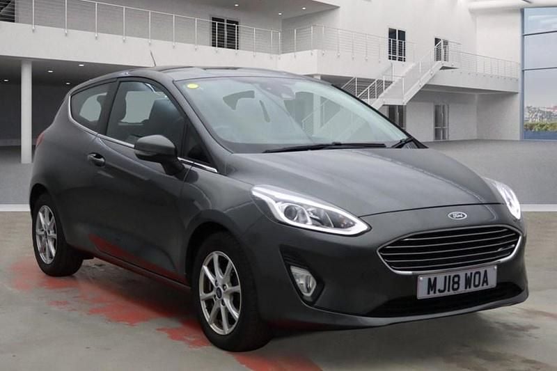 Used Ford Fiesta Zetec 70 HP (51 kW) 2018 Grey Hatchback