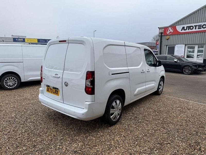 Used Vauxhall Combo S 100 HP (73 kW) 2023 White MPV