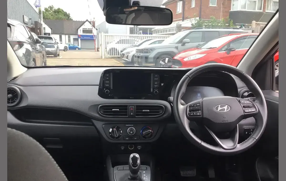 Used Hyundai i10 Advanced 77 HP (56 kW) 2025 Grey Hatchback