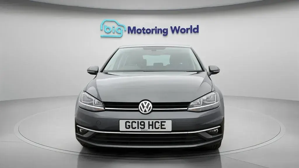 Usado VW Golf VII Match 115 HP (84 kW) 2019 Cinzento Citadino