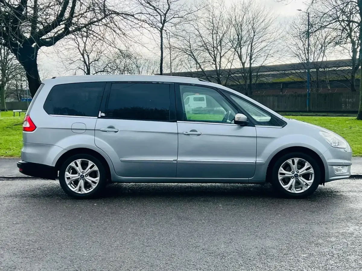 Usado Ford Galaxy Titanium X 140 HP (102 kW) 2013 Prateado Monovolume
