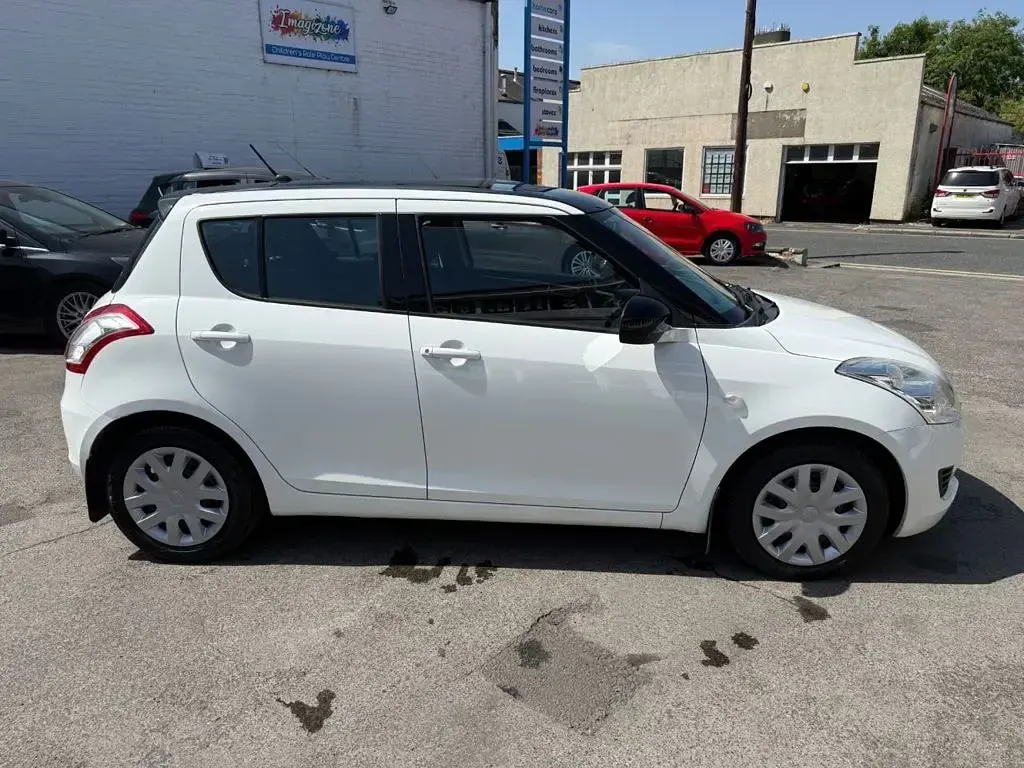 Used Suzuki Swift 94 HP (69 kW) 2011 White Hatchback