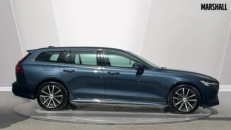 Usado Volvo V60 Momentum 163 HP (119 kW) 2022 Azul Carrinha