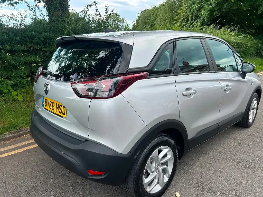 Used Vauxhall Crossland X 81 HP (59 kW) 2018 Silver SUV