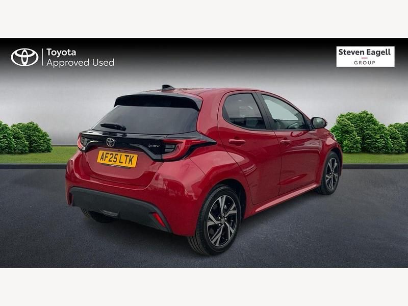Used Toyota Yaris Hybrid Design 116 HP (85 kW) 2025 Red Hatchback
