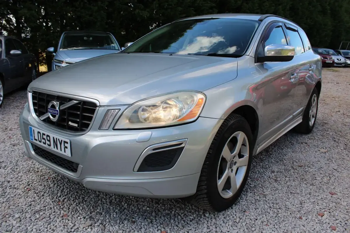 Used Volvo XC60 R-Design 205 HP (150 kW) 2010 Silver SUV