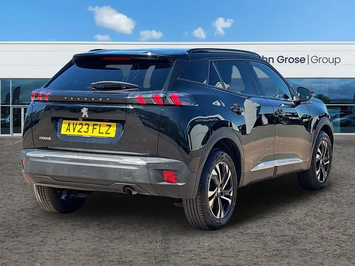 Używany Peugeot 2008 Allure+ 2023 Czarny SUV