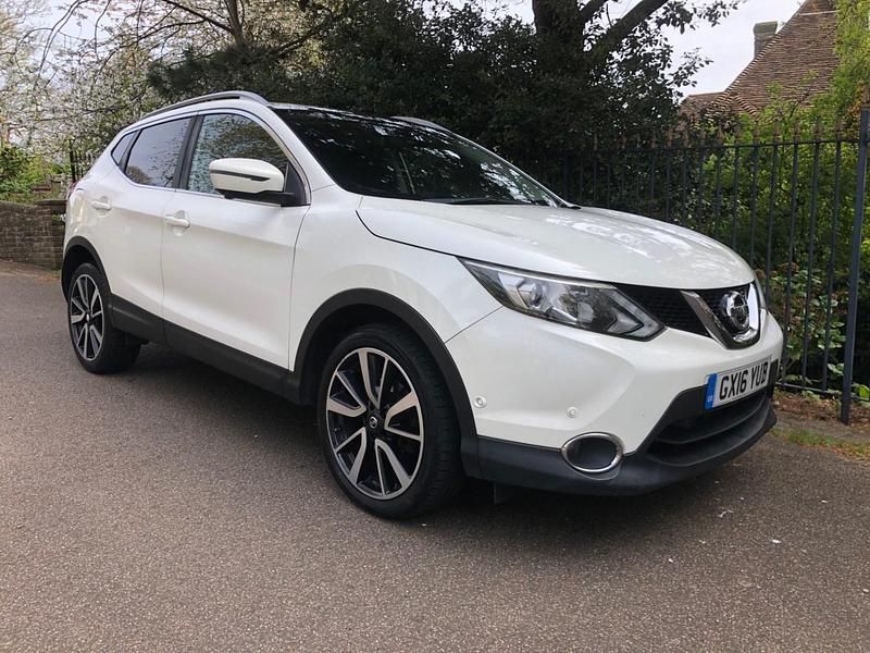 Used Nissan Qashqai Tekna 2016 White SUV