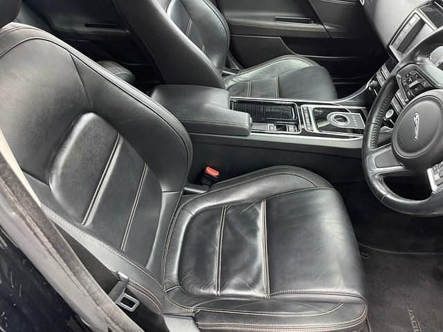 Used Jaguar XE Prestige 180 HP (132 kW) 2017 Black Sedan