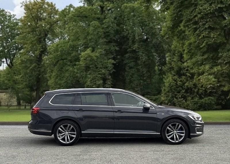 Used VW Passat GTE 218 HP (160 kW) 2018 Grey Estate