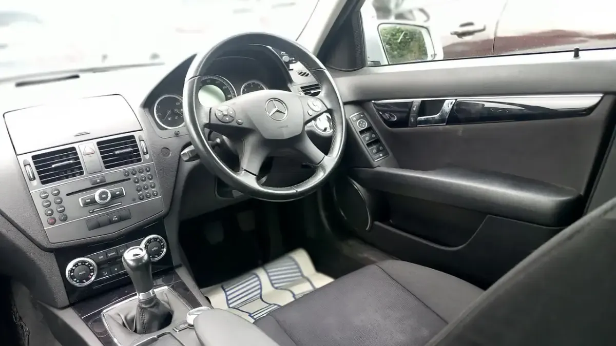 Used Mercedes C200 Executive 2010 Silver Sedan