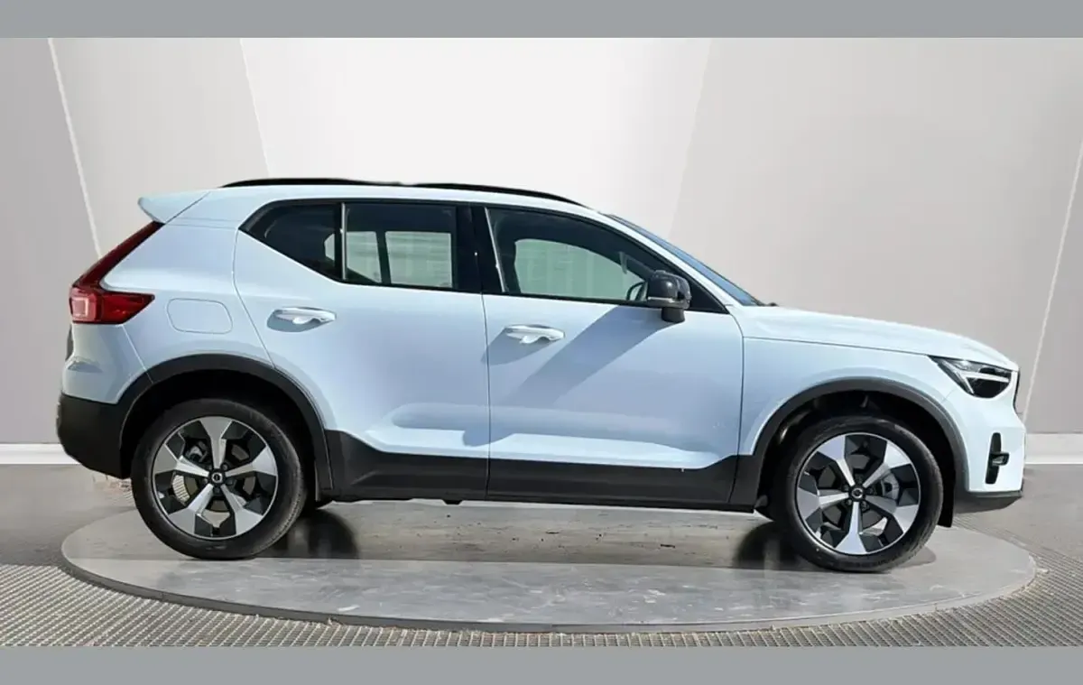 New Volvo XC40 Plus 161 HP (118 kW) 2026 Blue SUV