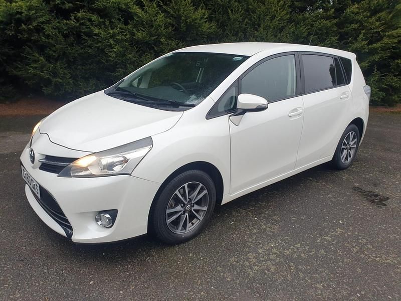 Used Toyota Verso 2013 White MPV