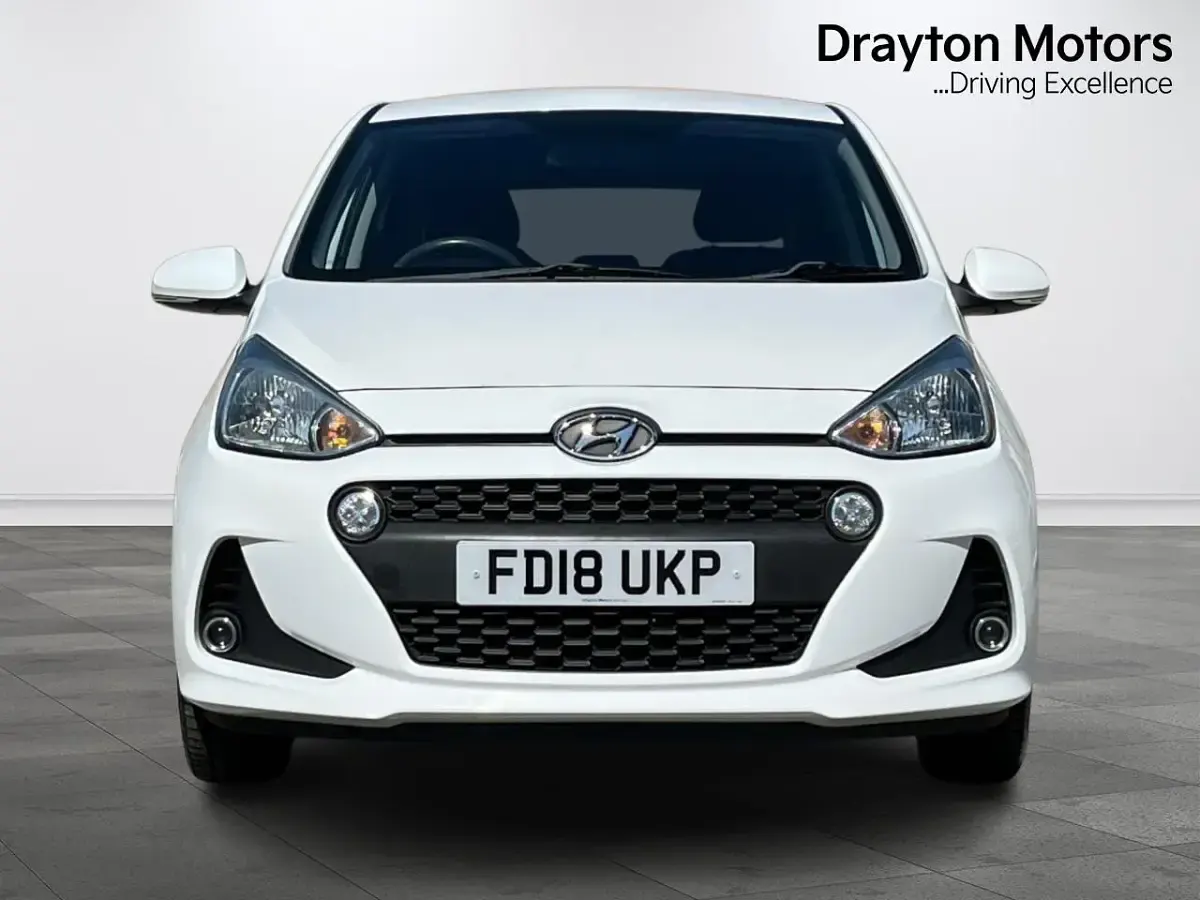 Used Hyundai i10 Premium 87 HP (63 kW) 2018 White Hatchback
