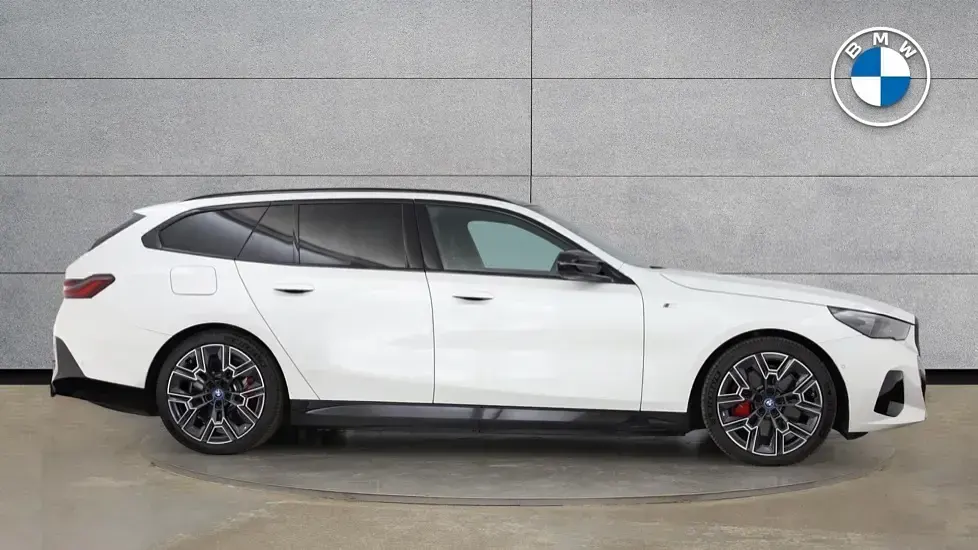 Used BMW i5 Comfort Edition 436 kW (593 HP) 2025 White Estate