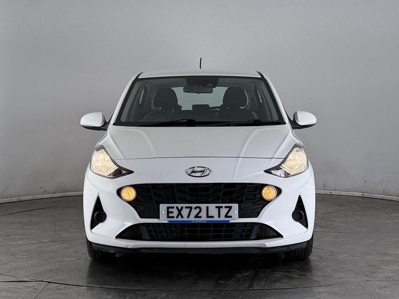 Used Hyundai i10 SE 84 HP (61 kW) 2022 White Hatchback
