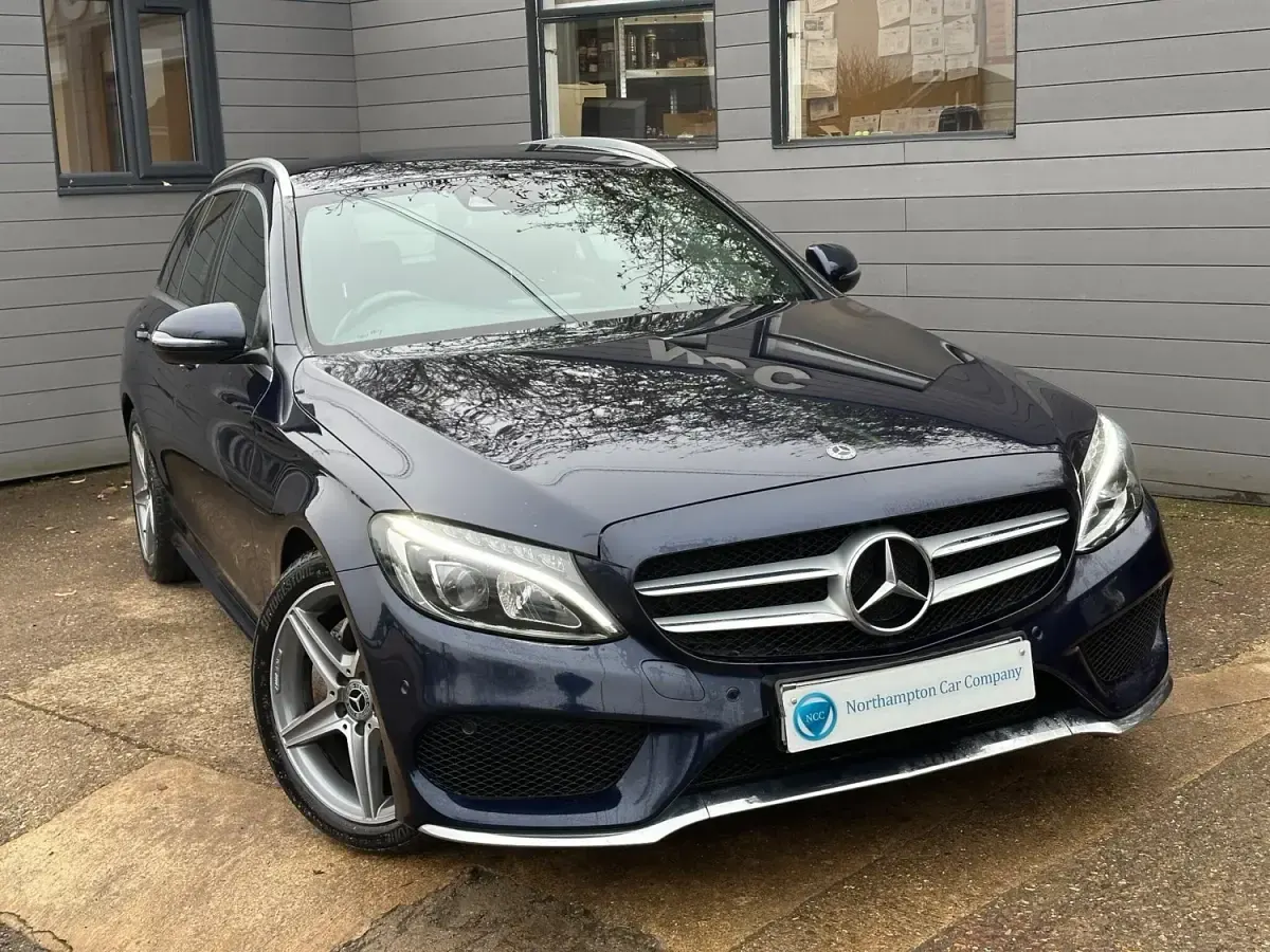 Begagnad Mercedes C220 AMG line 2018 Blå Kombi