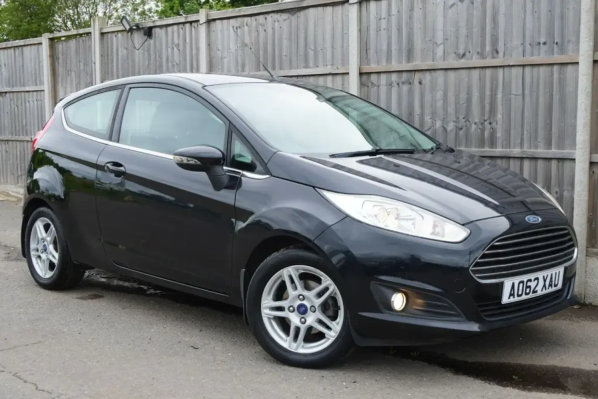 Used Ford Fiesta Zetec 75 HP (55 kW) 2013 Black Hatchback