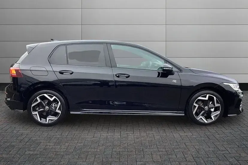 Used VW Golf VIII R-line 150 HP (110 kW) 2025 Grenadilla black Hatchback