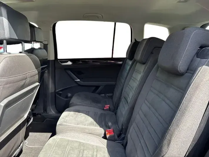 Begagnad VW Touran SEL 150 HK (110 kW) 2021 Svart Minibuss