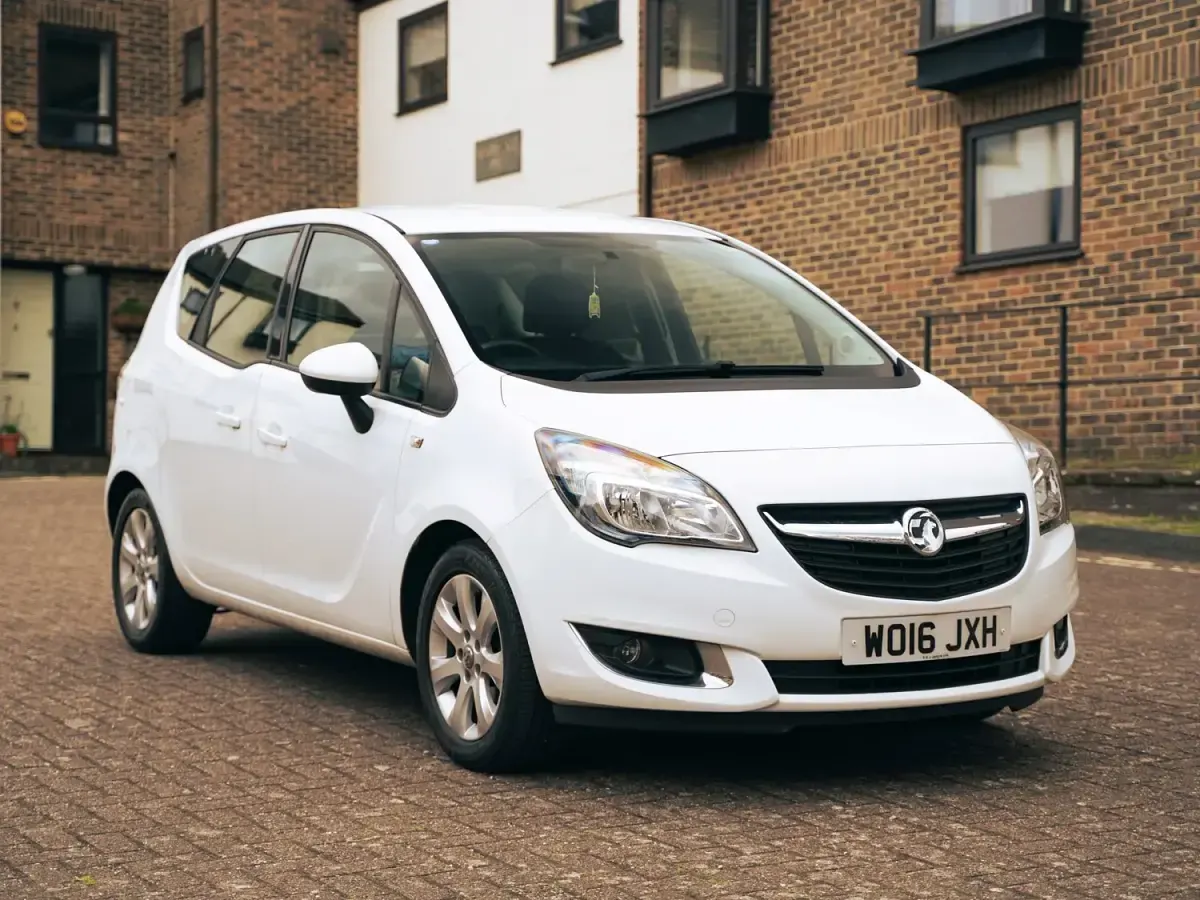 Used Vauxhall Meriva 100 HP (73 kW) 2016 White MPV