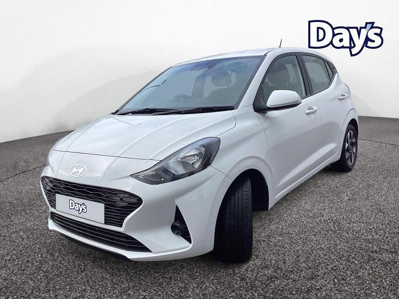 Used Hyundai i10 Advanced 67 HP (49 kW) 2023 White Hatchback
