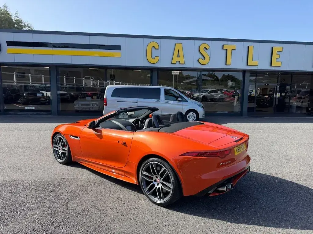 Used Jaguar F-Type R 550 HP (404 kW) 2016 Orange Cabriolet
