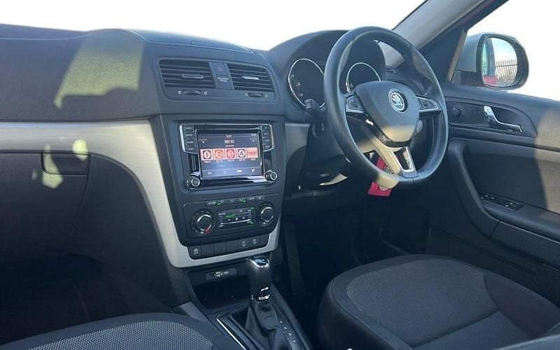 Used Skoda Yeti Outdoor SE 110 HP (80 kW) 2016 Red SUV