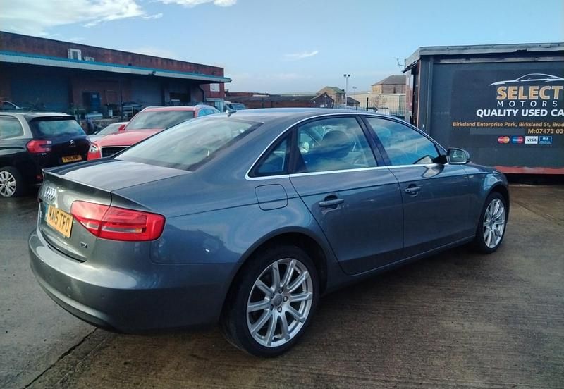 Used Audi A4 150 HP (110 kW) 2015 Grey Sedan