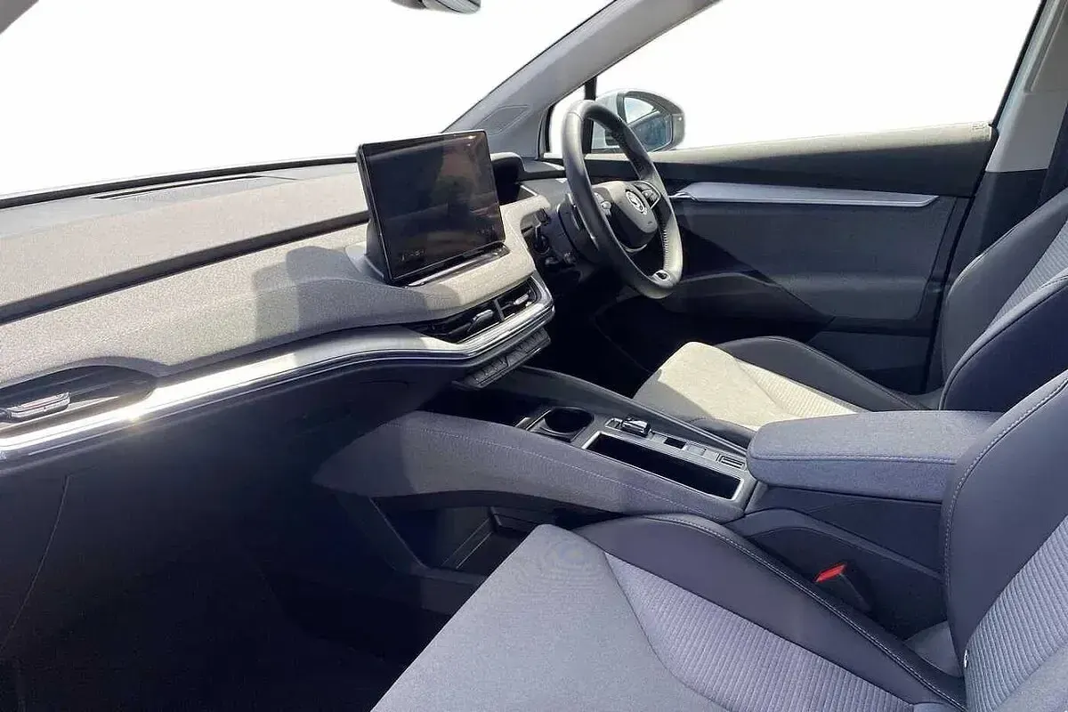 Used Skoda Enyaq iV 210 kW (286 HP) 2024 Moon white metallic SUV
