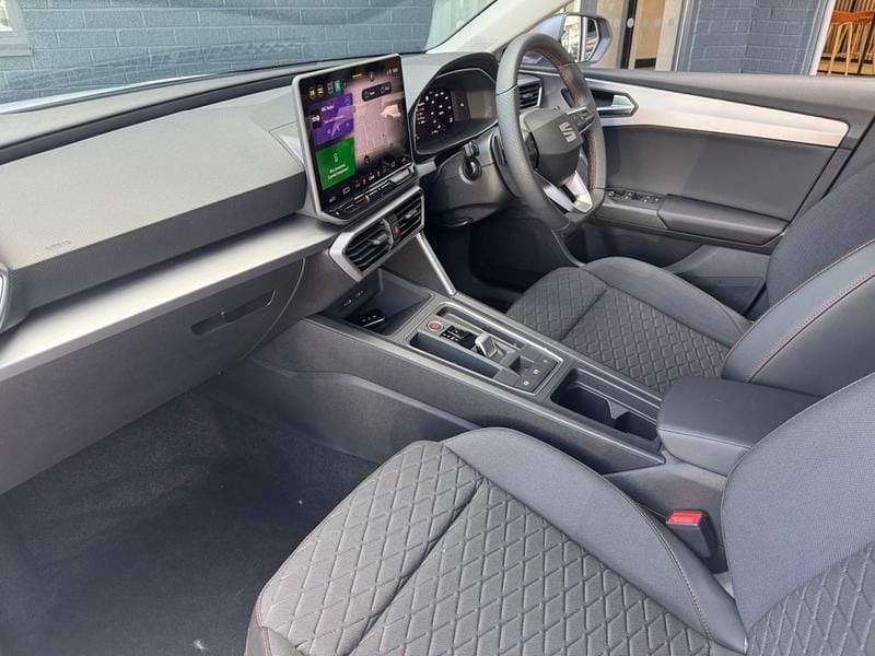 New Seat Leon FR 200 HP (147 kW) 2025 Glacial white Hatchback