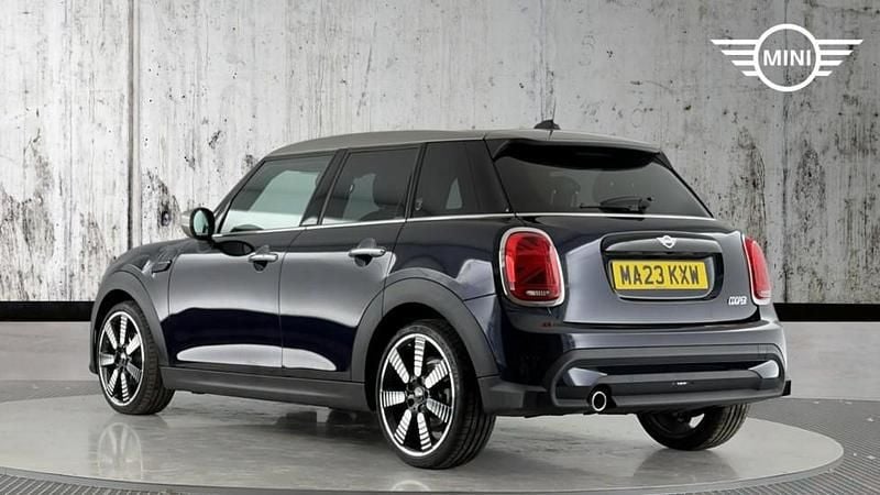 Używany Mini Cooper Exclusive 134 KM (98 kW) 2023 Czarny Hatchback