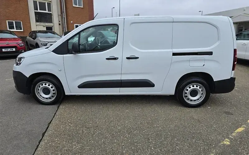 Used Citroën Berlingo 102 HP (75 kW) 2023 White MPV