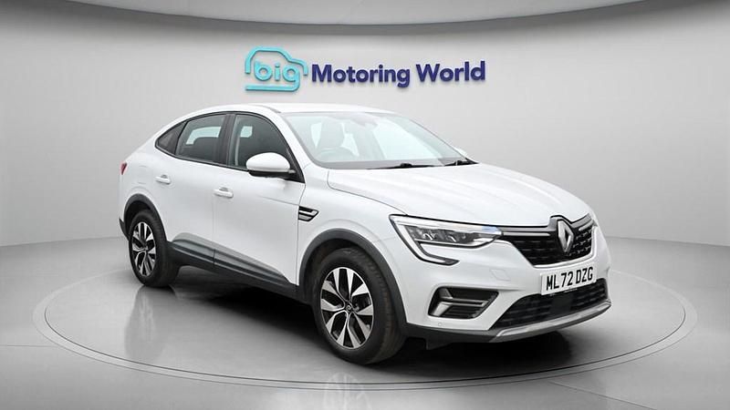 Used Renault Arkana Iconic 145 HP (106 kW) 2022 White SUV