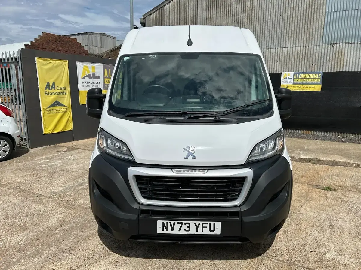 Used Peugeot Boxer Premium 140 HP (102 kW) 2023 White Van