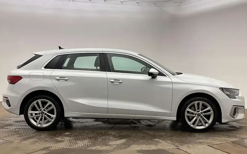 Used Audi A3 Sportback e-tron Sport 204 HP (150 kW) 2022 White Hatchback